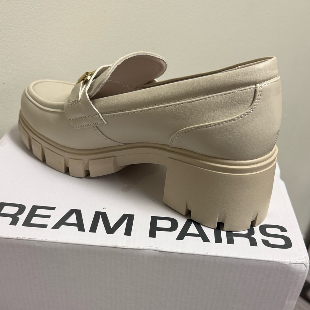 NWT Dream Pairs Chunky Heel Loafers Cream Ivory Gold Chain - Women’s Size 8 - Picture 3 of 6